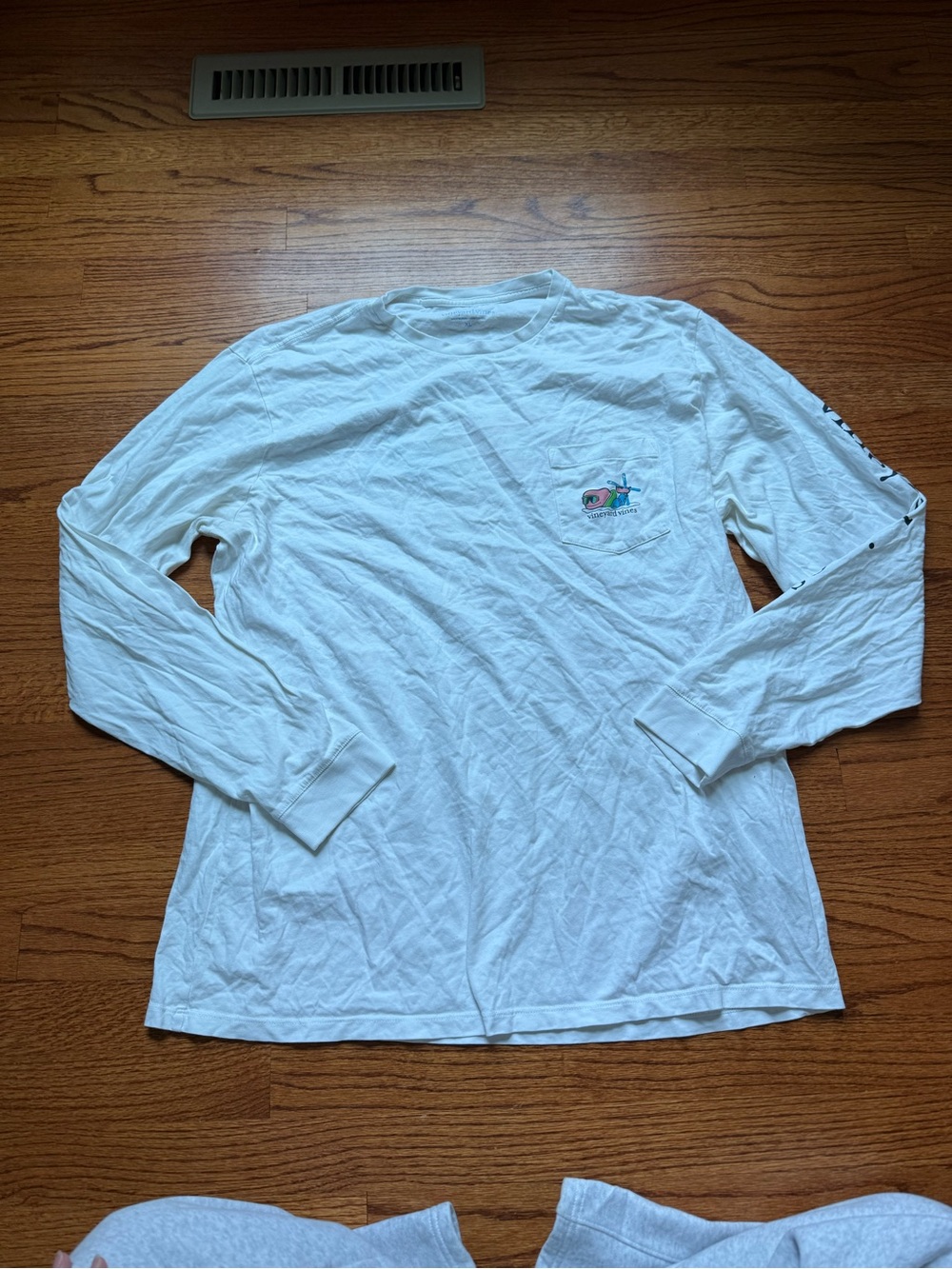 Vineyard Vines White Long-Sleeve Graphic Pocket Tee